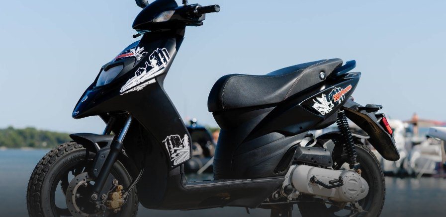 Piaggio Typhoon for rent in Murter