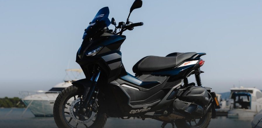 Aprilia SR GT 125 scooter for rent in Murter
